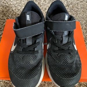 Boys nike downshift sneakers